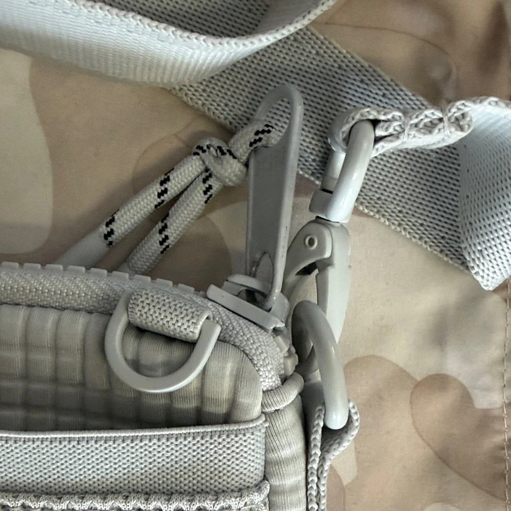 Dagne Dover Small Quilted Crossbody Bag in Light grey - Picture 5 of 7